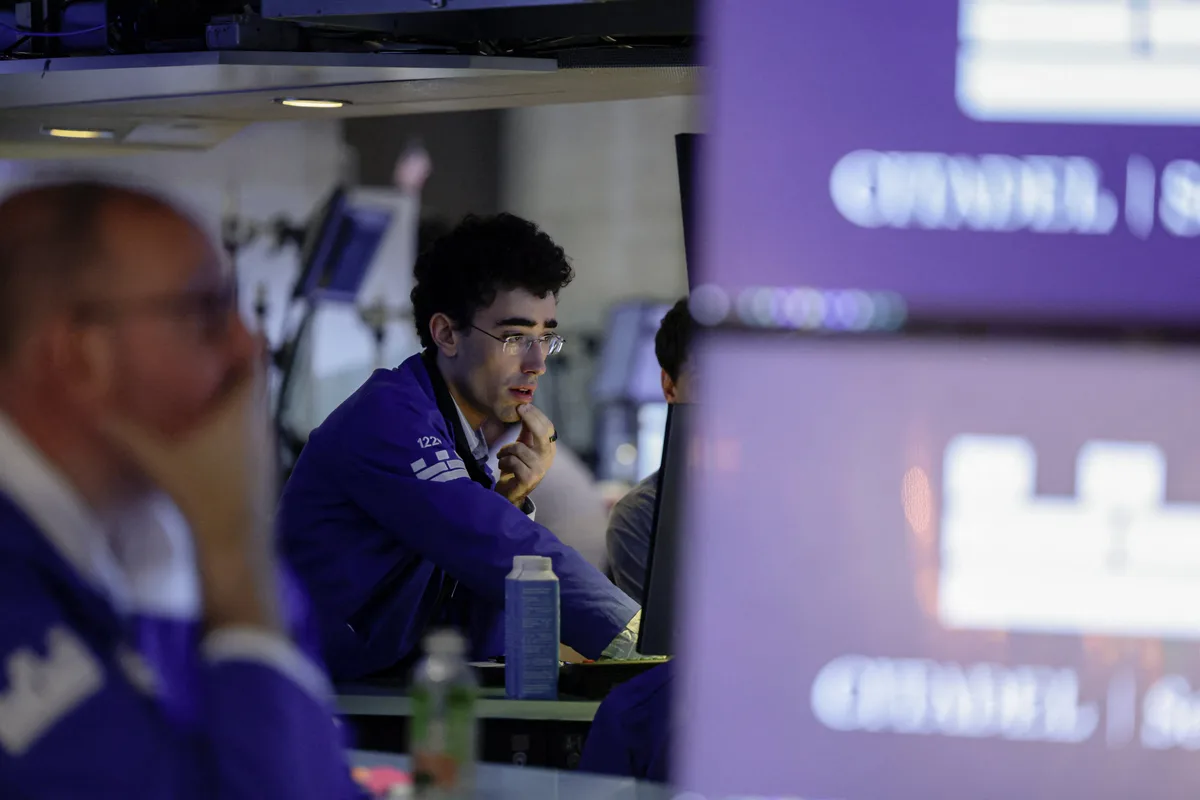 Mercados en tensión: las acciones y los bonos tocaron precios mínimos en tres meses y volvió a moverse el riesgo país