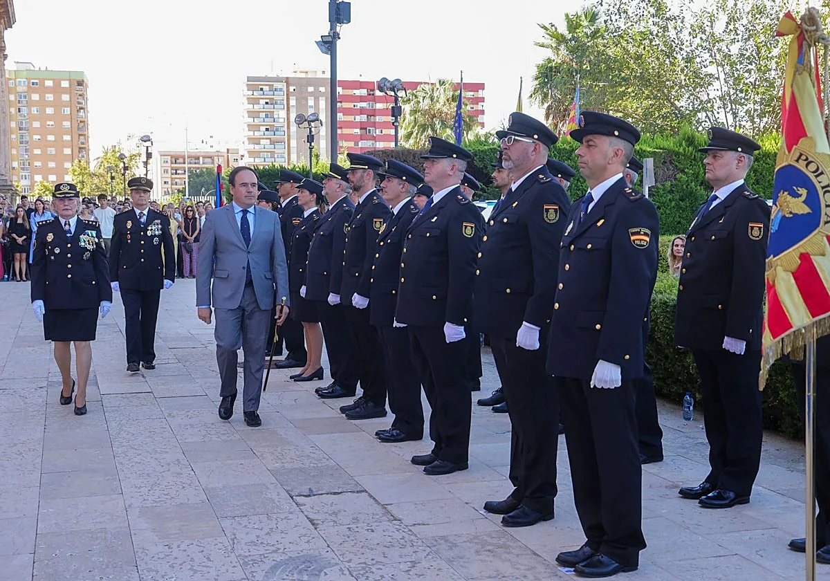 Llorca insta a Marlaska a cubrir cuanto antes las 130 vacantes de la Policía adscrita a la Generalitat