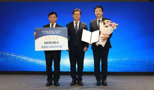 SK AX, 국내 첫 'AI 역량 인증' 정부 인정…고용부 장관상