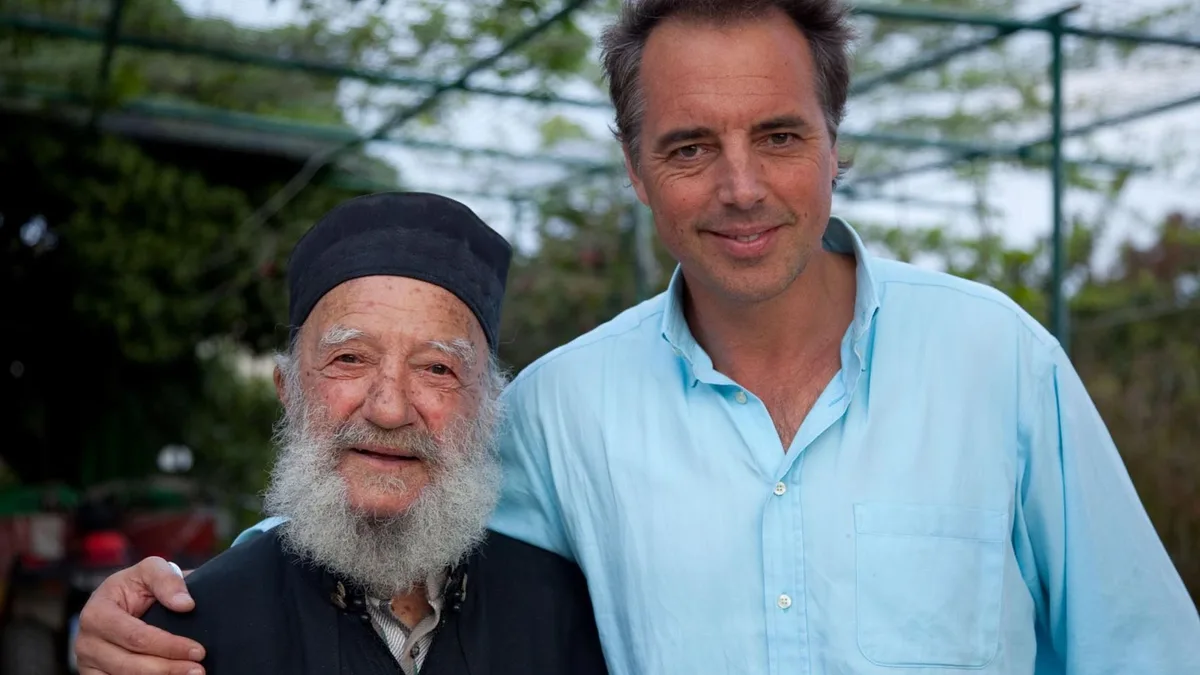 Dan Buettner, experto en longevidad: "Para añadir años a tu esperanza de vida camina 1,6 kilómetros en unos 17 minutos"