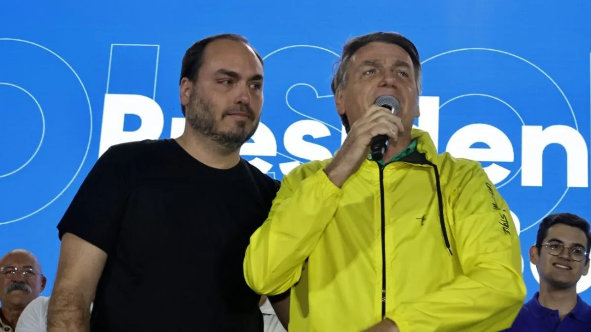 ‘O velho tá bem’: Carlos visita Jair Bolsonaro, detalha estado de saúde e revela que pai está com ‘saudade de todo mundo’