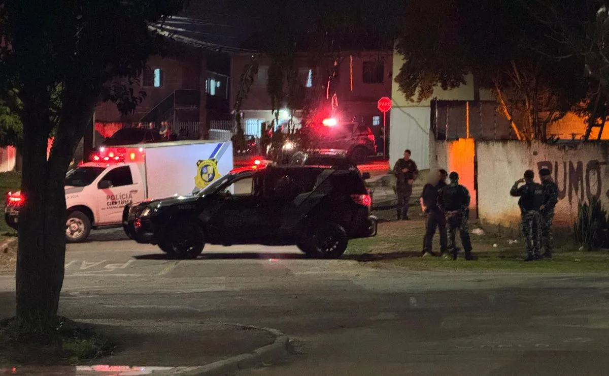 Homem aterroriza região com tiros e morre em confronto com a RONE no Sítio Cercado, em Curitiba