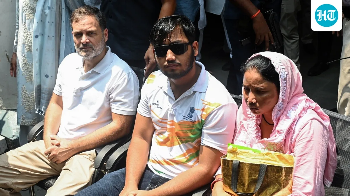 Rahul Gandhi sits on dharna outside Delhi police station over pellet gun row