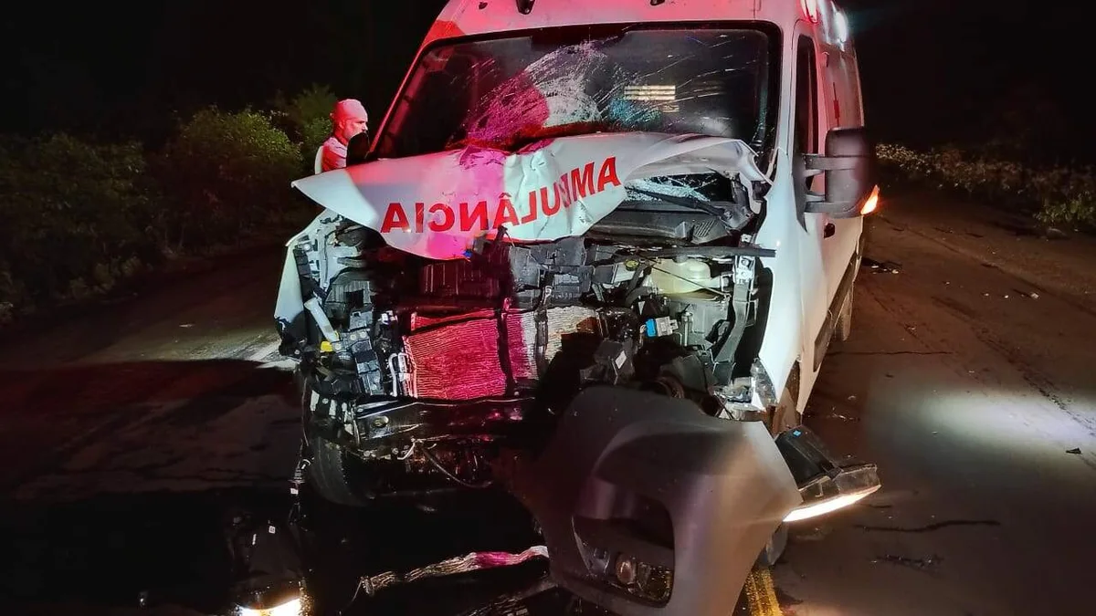 Motociclista morre após ser atingido por ambulância em rodovia de Terenos