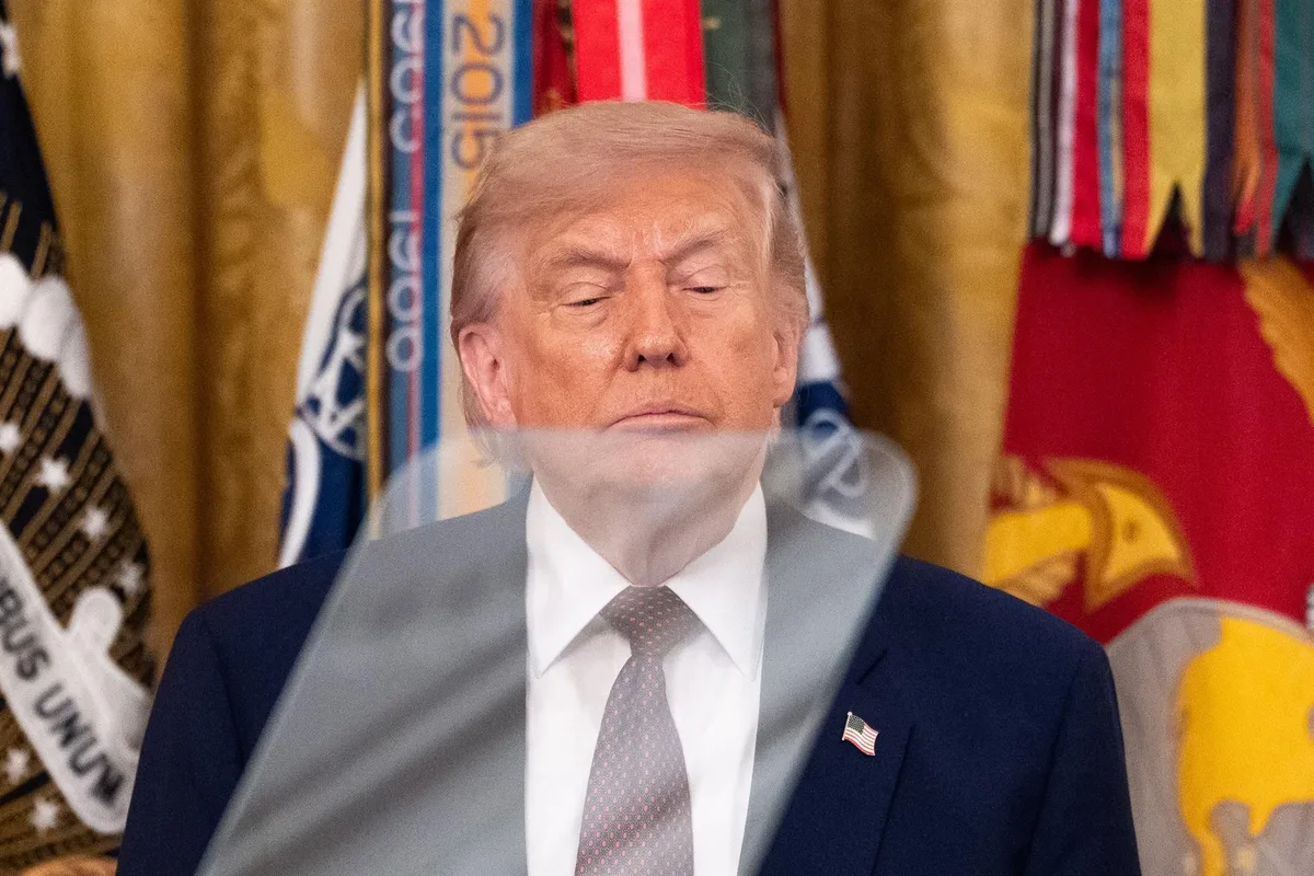Una agencia multa a un exasistente de Trump por apostar sobre el contenido de los discursos presidenciales