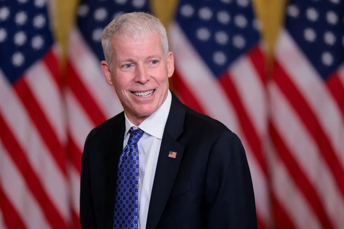El secretario de Energía de Estados Unidos llegó a Venezuela para cerrar el histórico acuerdo petrolero