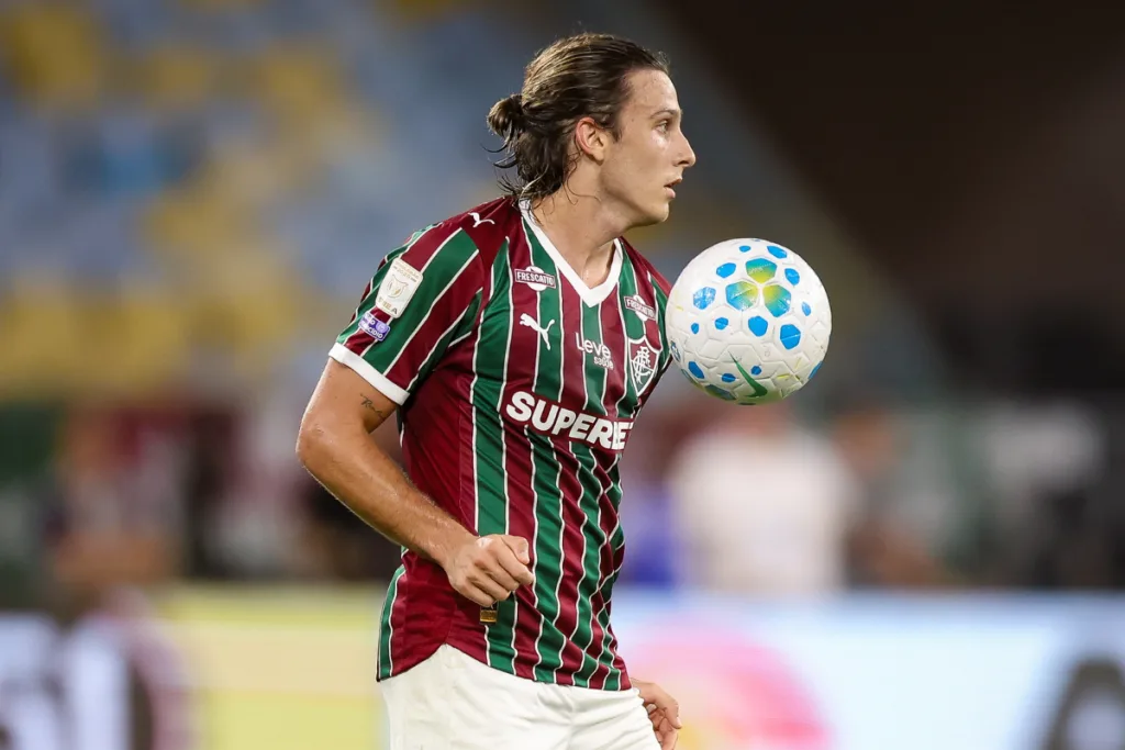 Titular revela proposta para deixar o Fluminense, mas explica decisão de permanecer no clube