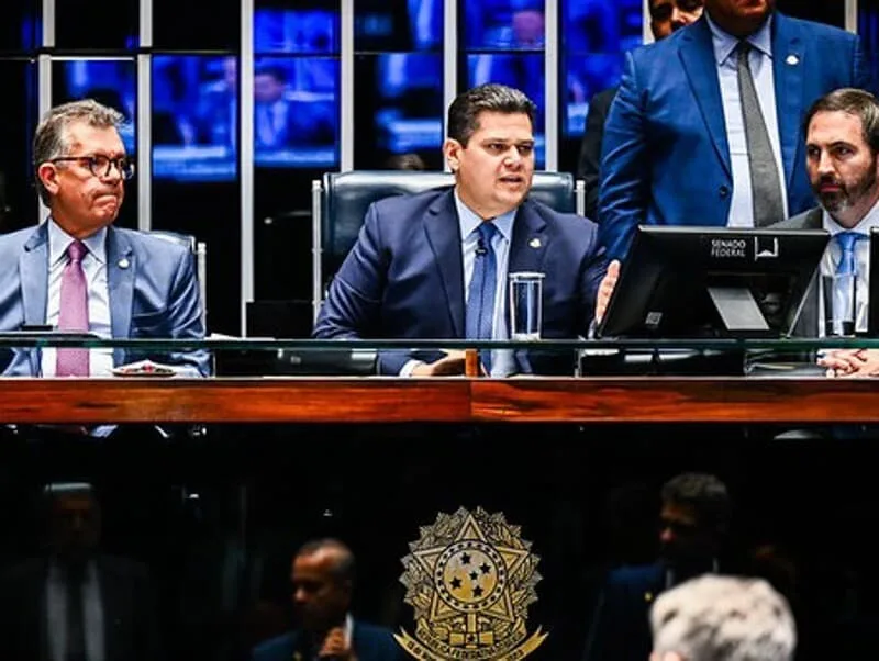 Congresso prorroga MPs sobre taxistas, aviação e fila no INSS