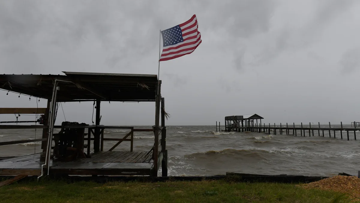 Trump declaró la emergencia federal en Alabama y Florida por el huracán Isaías
