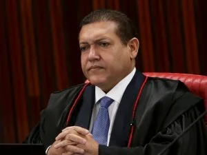 TSE faz reunião fechada sobre IA nas eleições; julgamento segue sem data marcada