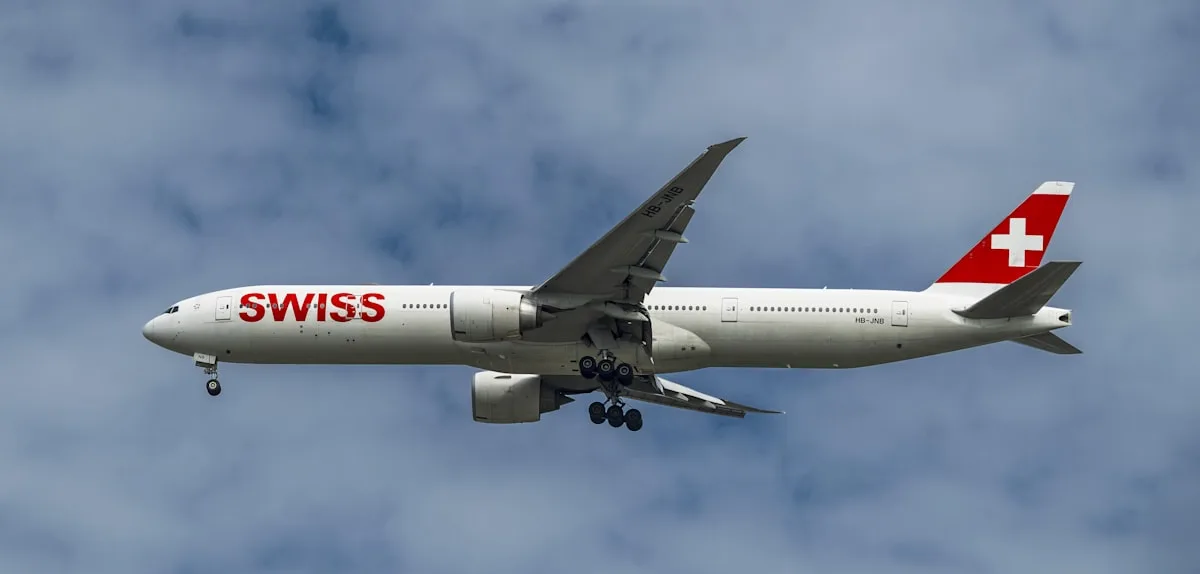 Boeing 777 sendet Notfallsignal und ändert mitten über dem Atlantik den Kurs