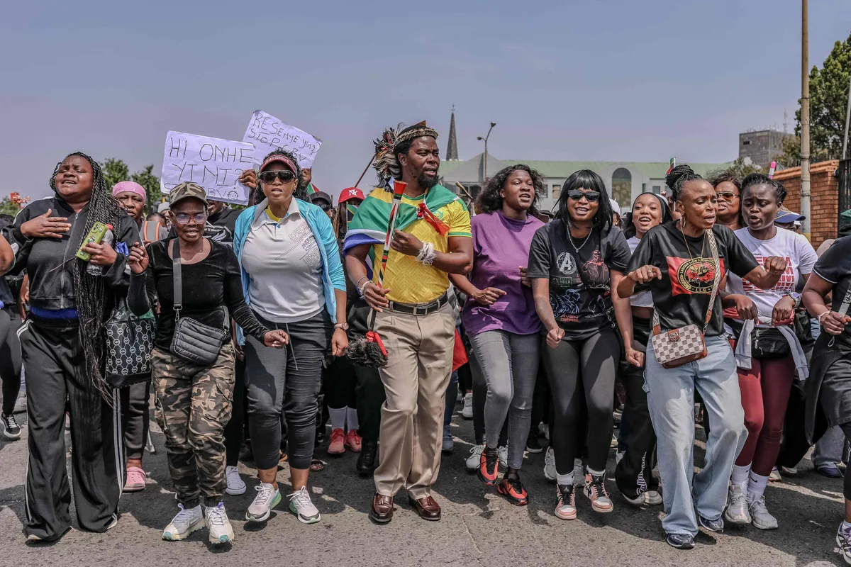 Los asesinatos de nueve mujeres en dos meses desatan el miedo en Sudáfrica: "No estamos seguras en ningún sitio"