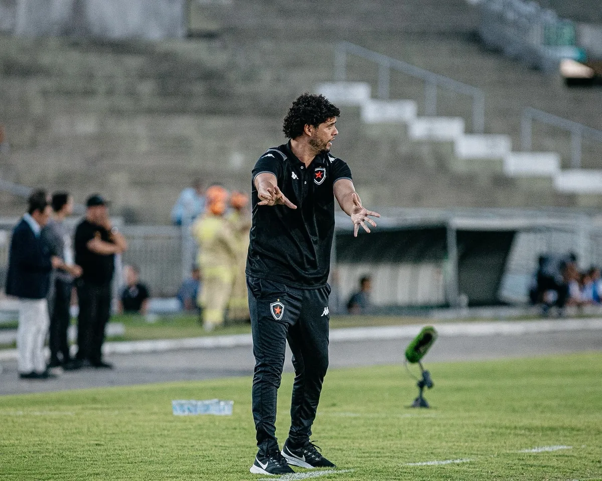 Victor Ferraz celebra 1ª vitória como treinador e revela desejo de seguir no Botafogo-PB em 2027