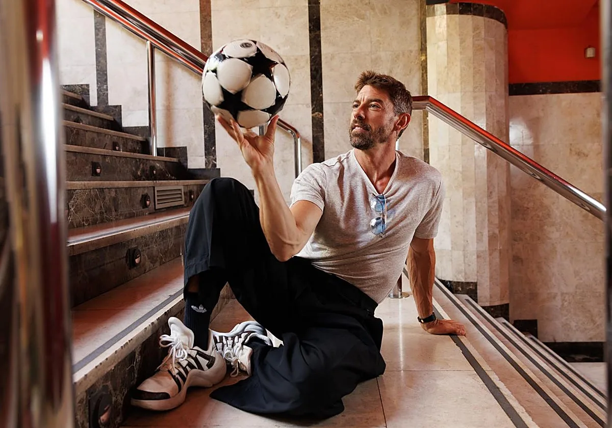 Adrián Lastra: «Es normal que a muchos futbolistas se les vuele la cabeza y se vuelvan gilipollas perdidos»