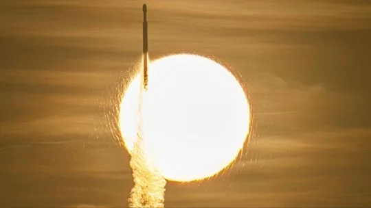 Cómo es el potente cohete Falcon Heavy con el que la NASA lanzó el telescopio Roman