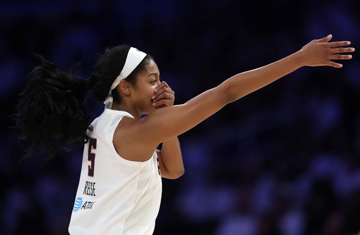 Pênis de borracha é atirado em quadra durante jogo da WNBA