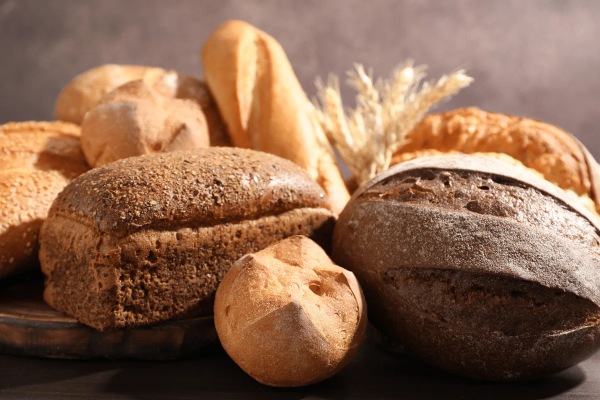 Comer pão todos os dias faz mal? Veja como incluir o alimento na rotina de forma equilibrada