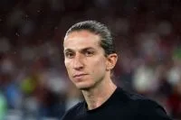 Filipe Luís estreia com vitória na Conference League