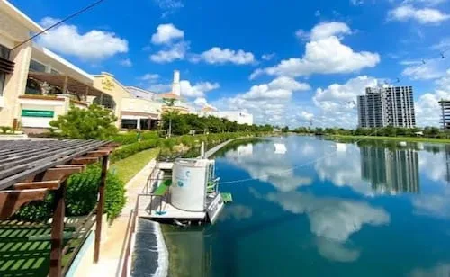 Muere hombre por probable caso de "ameba comecerebros" en Mérida, Yucatán; cierran lago de Plaza La Isla donde trabajaba la víctima