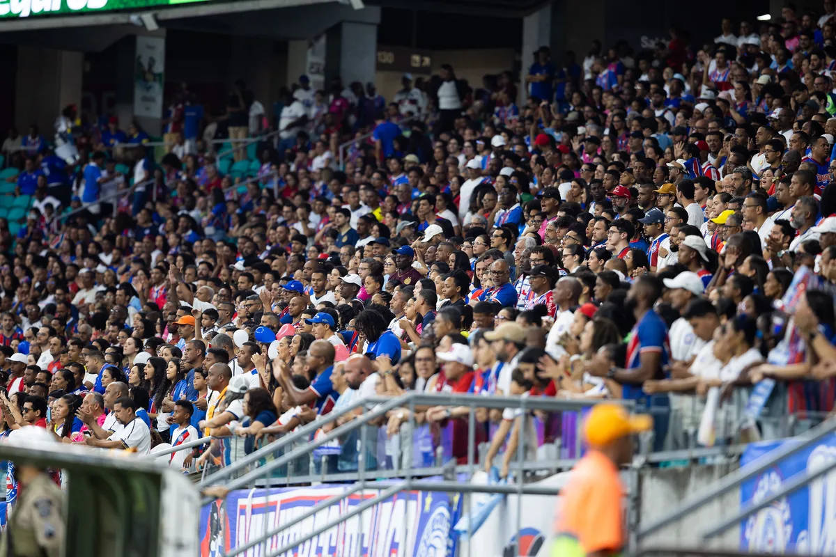 Torcida do Bahia quebra marca de público no futebol feminino do estado