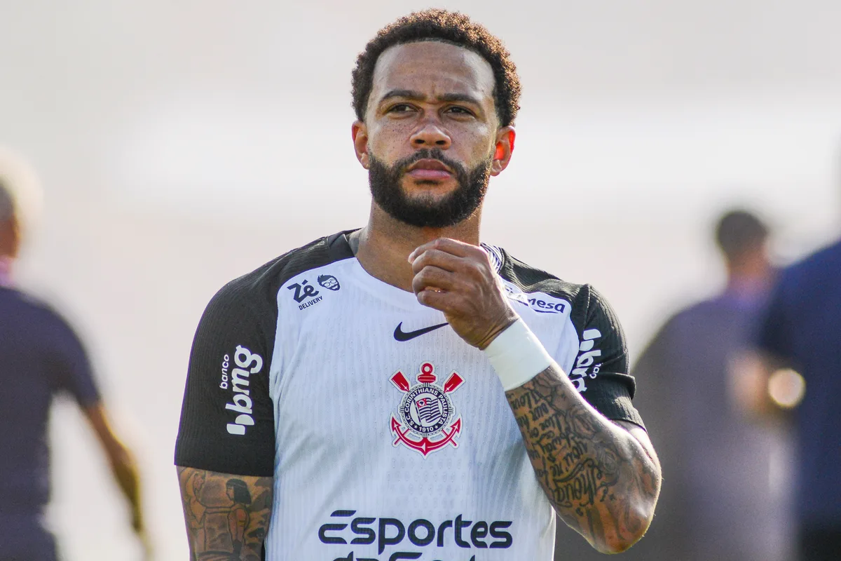 Cantor de funk e affair com Maisa: a passagem de Memphis pelo Corinthians