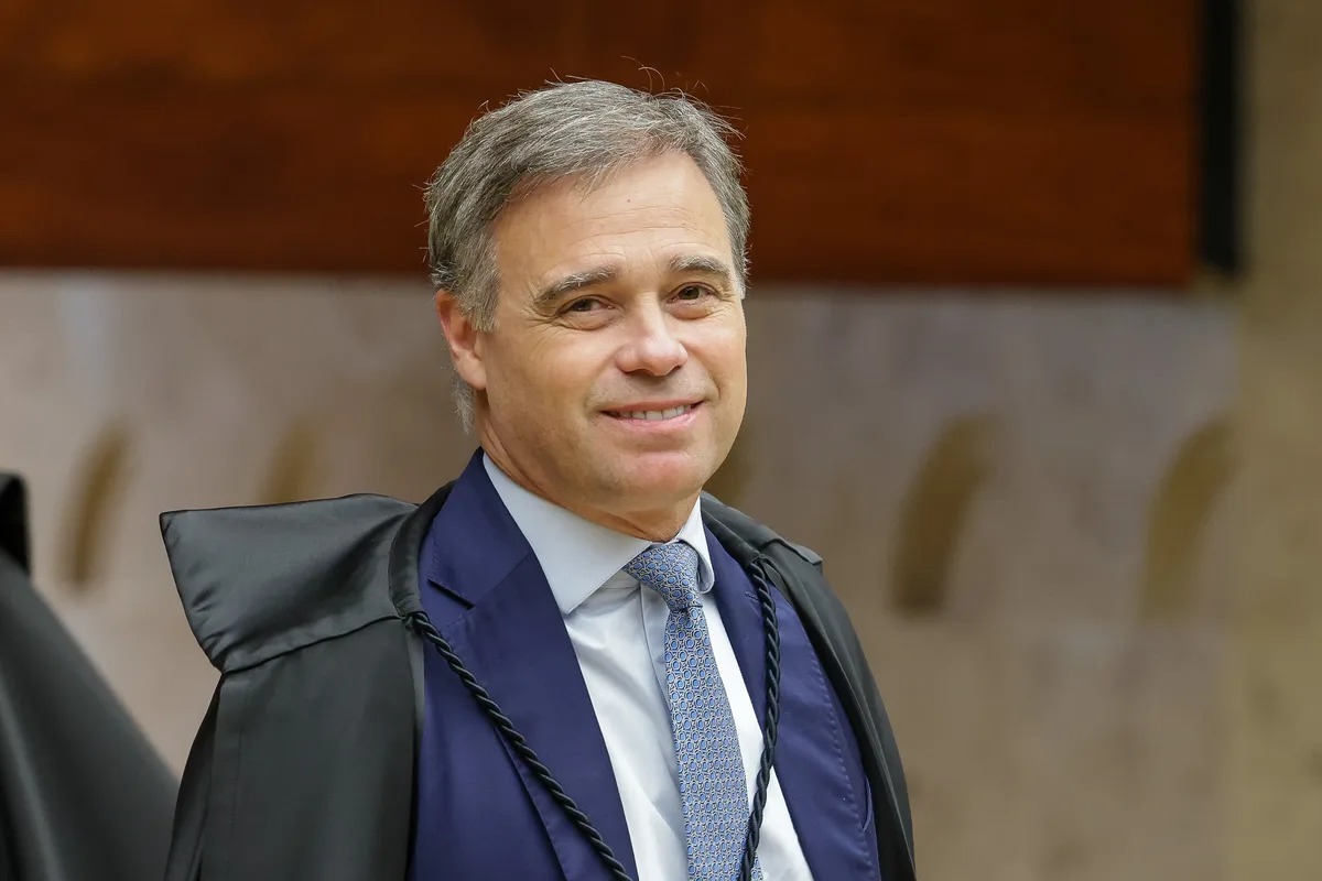 Bancada do PT pede troca de relator no caso Master