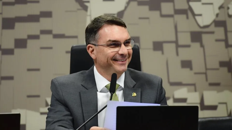As pesquisas que confirmam o crescimento de Flávio Bolsonaro
