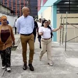 Inspeccionan rehabilitación escolar que beneficia a 700 estudiantes en Caricuao