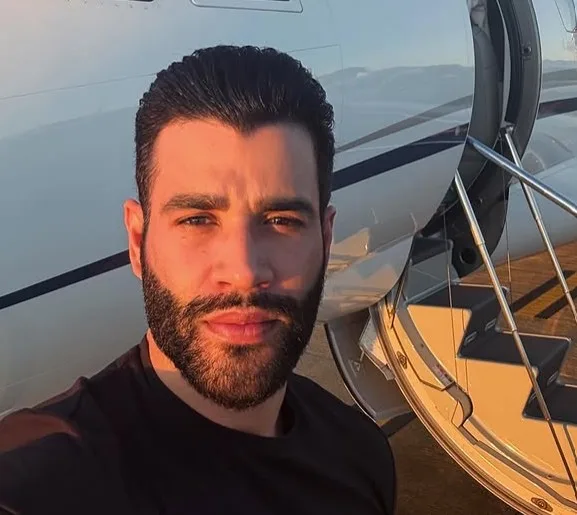 Gusttavo Lima muda o visual e chama atenção