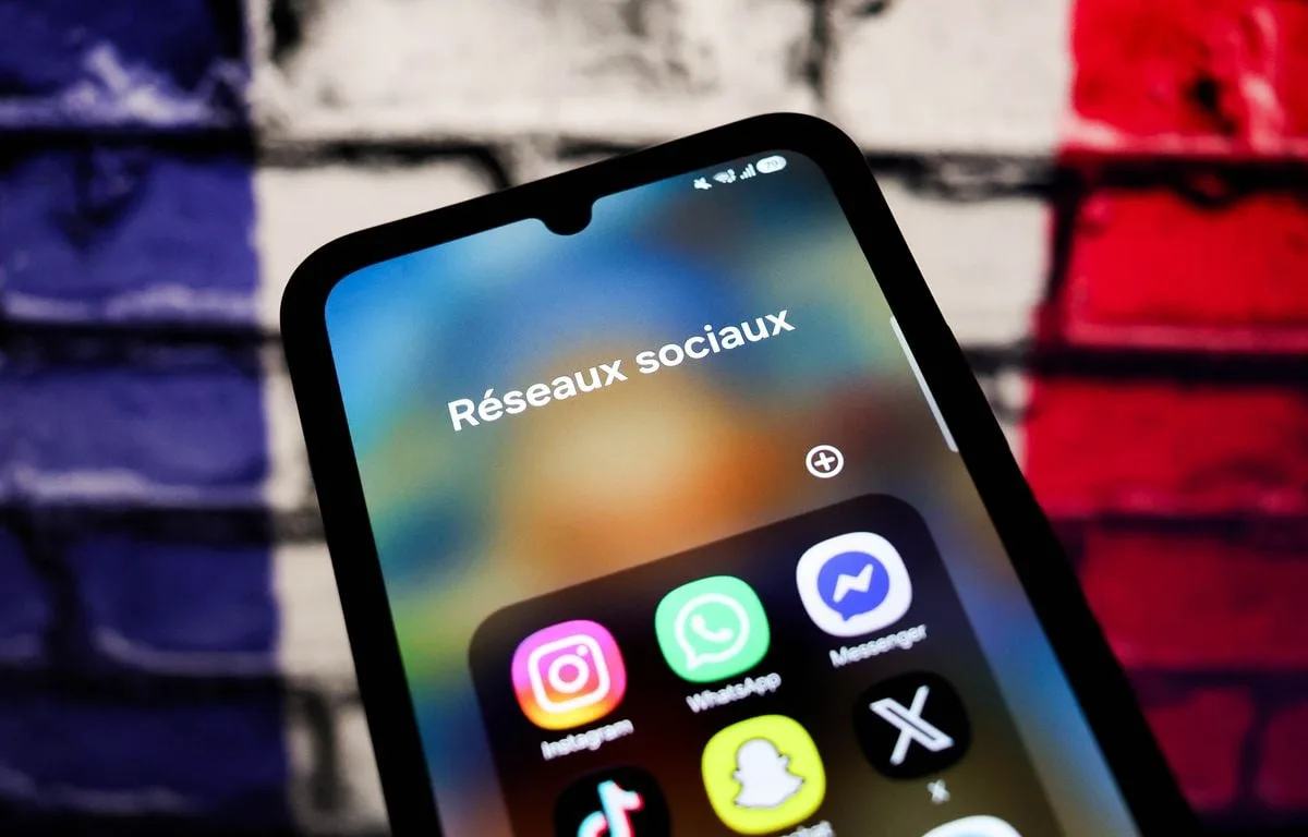 Réseaux sociaux : Censurée, l’interdiction aux moins de 15 ans n’est pas enterrée, assure la rapporteure Laure Miller