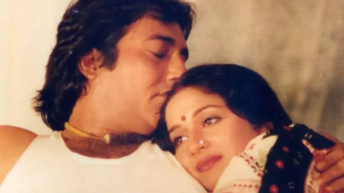 Vinod Khanna reportedly took a pay cut for an intimate scene with 21-year old Madhuri