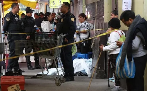Hombre muere tras ser atacado a tiros en alcaldía Venustiano Carranza; agresor escapa en motocicleta