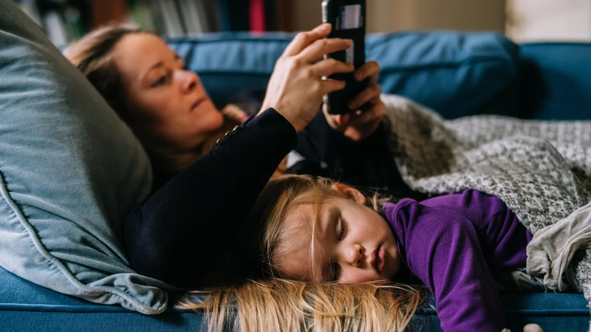 Les smartphones transforment-ils les adultes en mauvais parents ?