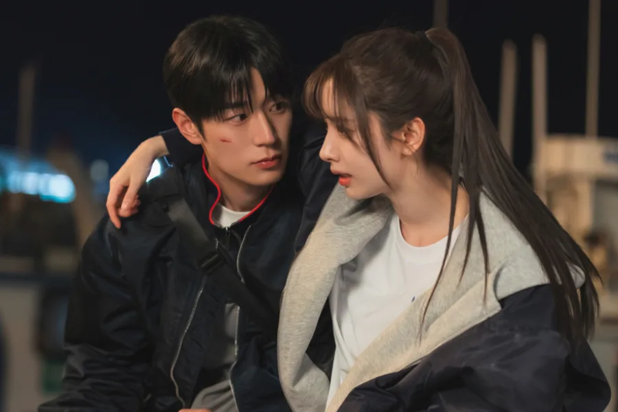 Kim Ji Yeon Refuses To Let Park Seo Ham Slip Away A Second Time In “Dive Into You”