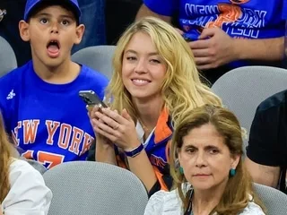 « Un affront pour les femmes » : l’actrice Sydney Sweeney accusée d’avoir « sexualisé le sport féminin » dans une pub