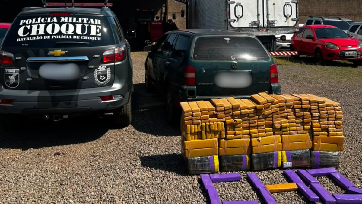 Mulher é presa com 408 kg de maconha guardados a mando do marido preso