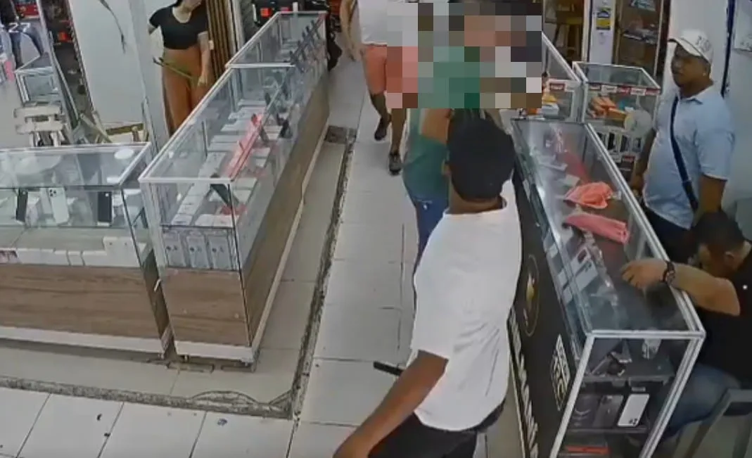 Asesinaron a un comerciante en concurrido centro comercial de Barranquilla: el sicario le disparó en la cabeza y fue capturado cuando intentó escapar