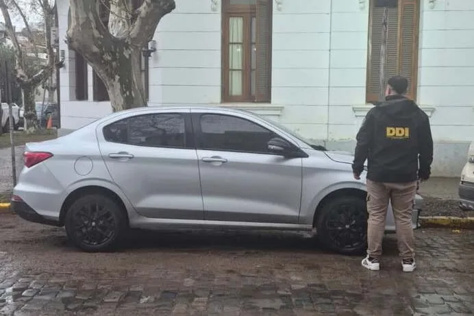 Engañaron a una jubilada con un “cuento del tío”, pero los siguieron por cámaras y lograron detenerlos
