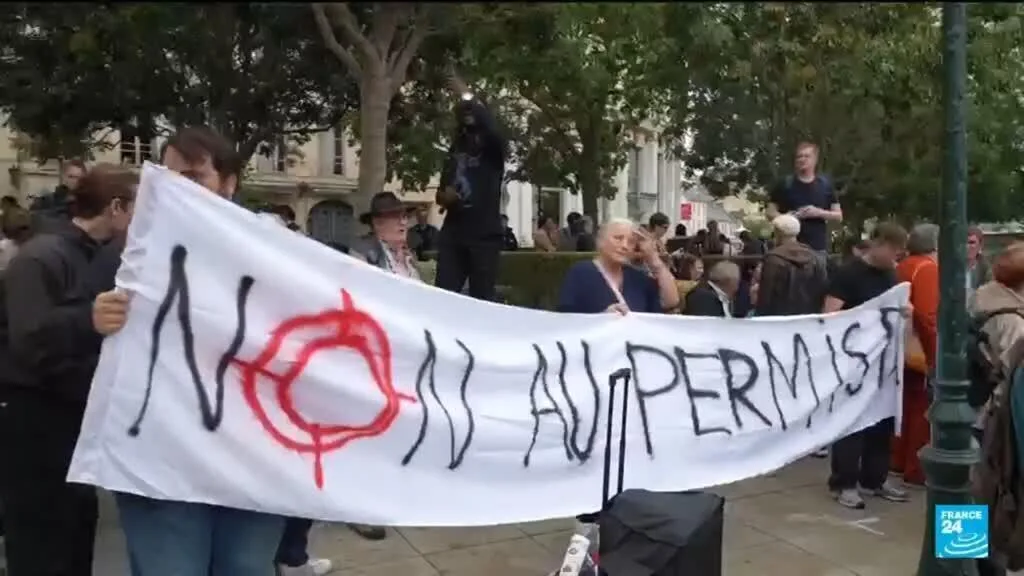France : des manifestations contre la loi "Ripost"