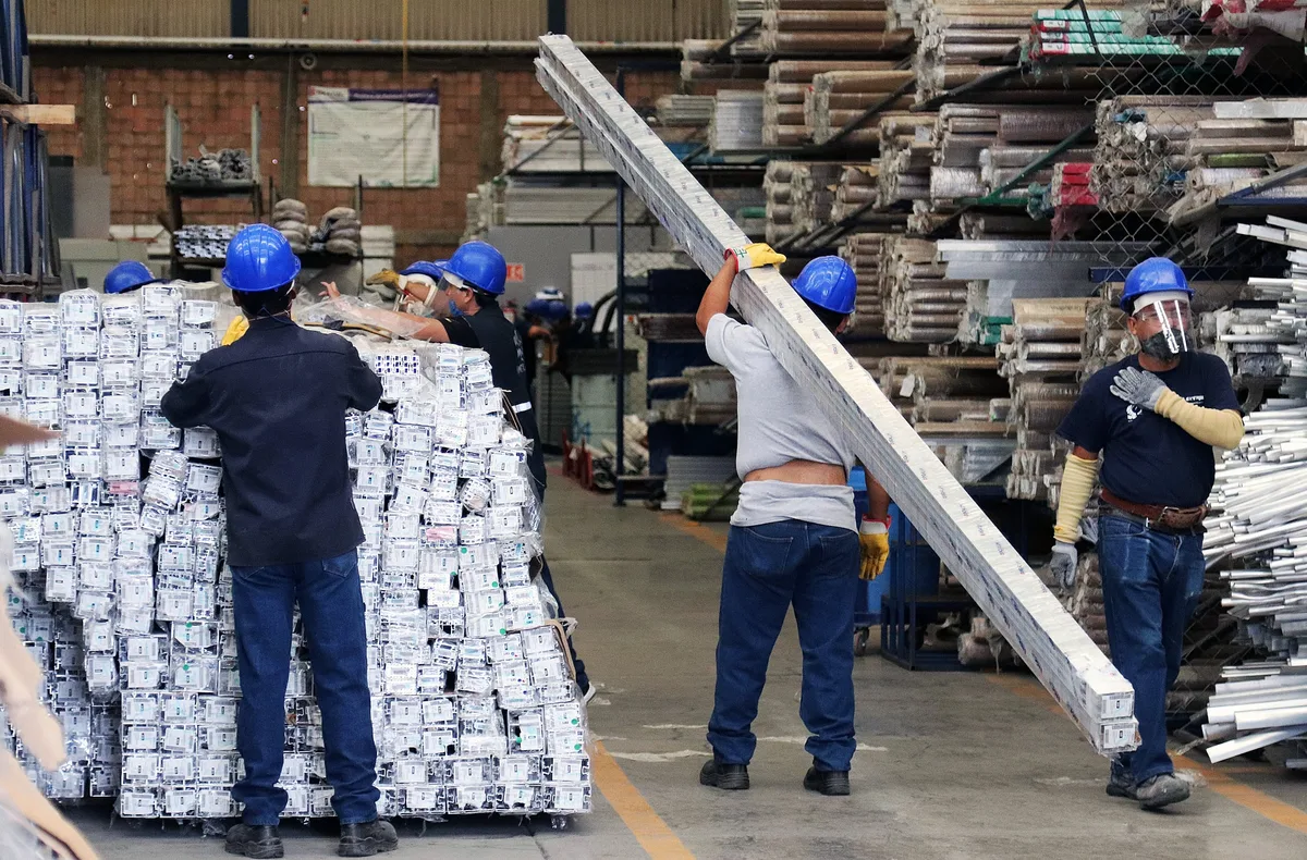 ¿Se extiende el efecto “serrucho” en la economía?: la actividad cayó en julio, según estimaciones privadas