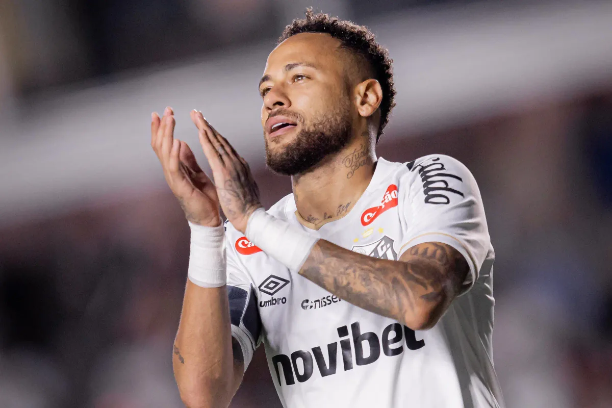 Inimigo do sintético, Neymar pode enfim estrear no estádio do Palmeiras