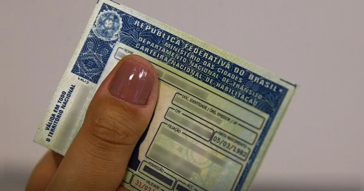 Apucarana acumula 1,8 mil CNHs 'esquecidas' por motoristas na Ciretran