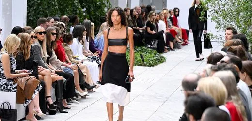 Paris Fashion Week: BHs und sonst nichts – ist das Fortschritt?