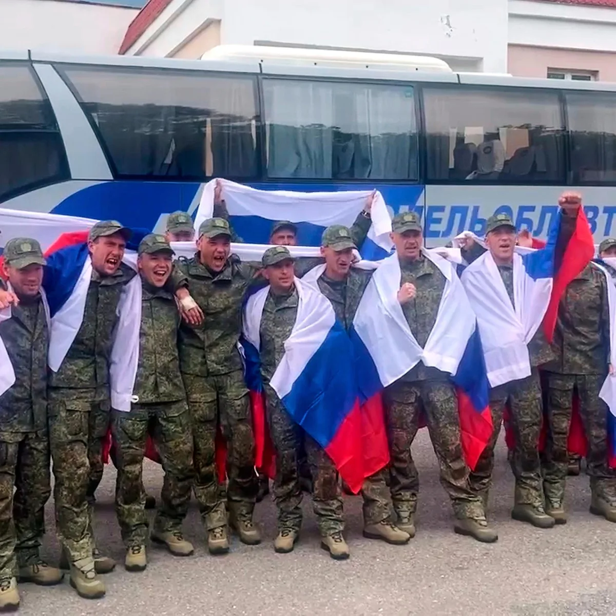 Russischer Angriffskrieg - Russland und Ukraine tauschen jeweils zehn Kriegsgefangene aus - Angriffe auf russische Infrastruktur