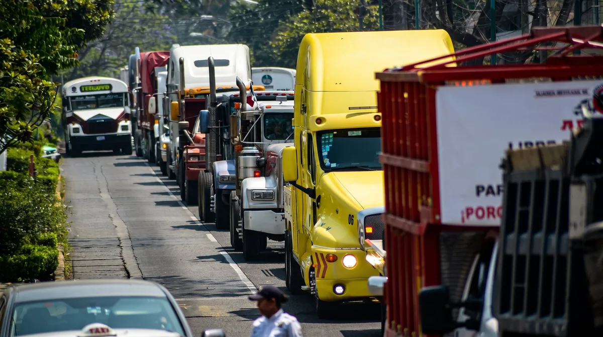 Bloqueo en San Pedro Cholula, Puebla: transportistas de AMOTAC reclaman seguridad y empleo