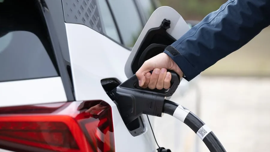 Fahren mit Strom: Wie lade ich mein E-Auto am besten?