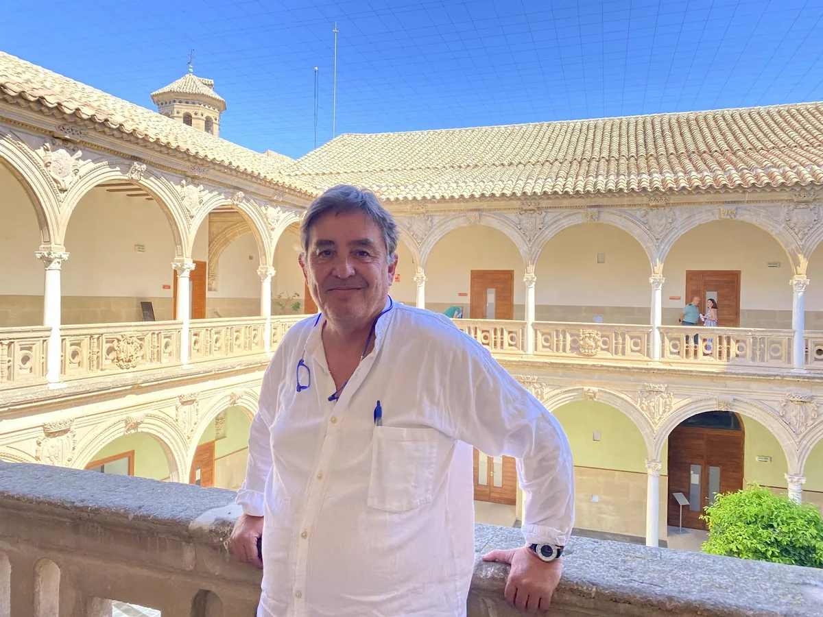 García Montero advierte sobre la pérdida de identidad poética y el riesgo para los "valores democráticos"