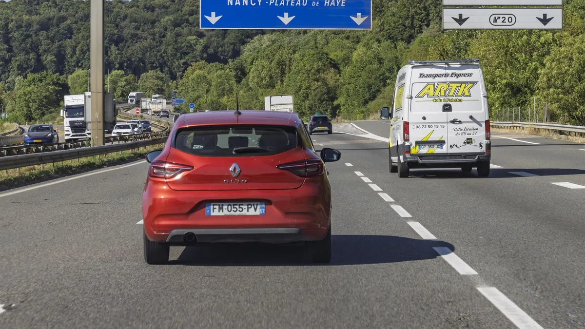Elle achète une Clio sur Lebonboin, la voiture tombe en panne dès le lendemain : le juge vole à son secours