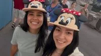 Monyque Isabella, filha de Leonardo, posa com namorada e filhos de Virginia
