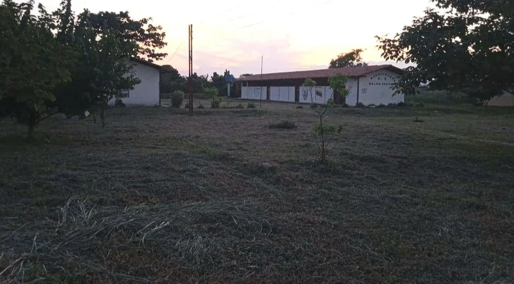 Denuncian presunta invasión y venta de parcelas de una escuela en Brisas del Corozal de Barinas